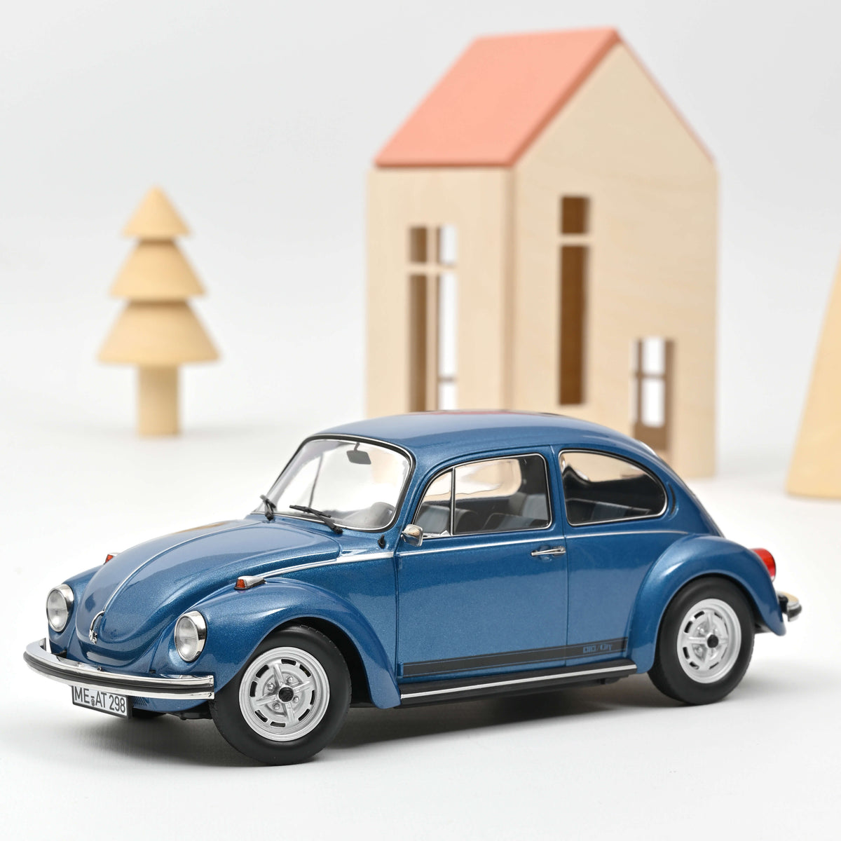 VW 1303 City 1973 Bleu métallisé 1/18