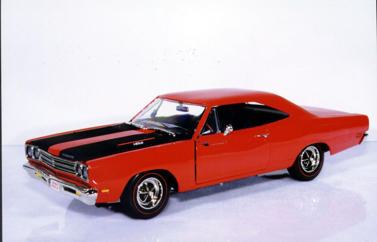 1:18 Ertl Plymouth Roadrunner '69 426 Hemi Issue #2 Limited Edition Nutmeg Collectibles 1/2500 (torch red/black)