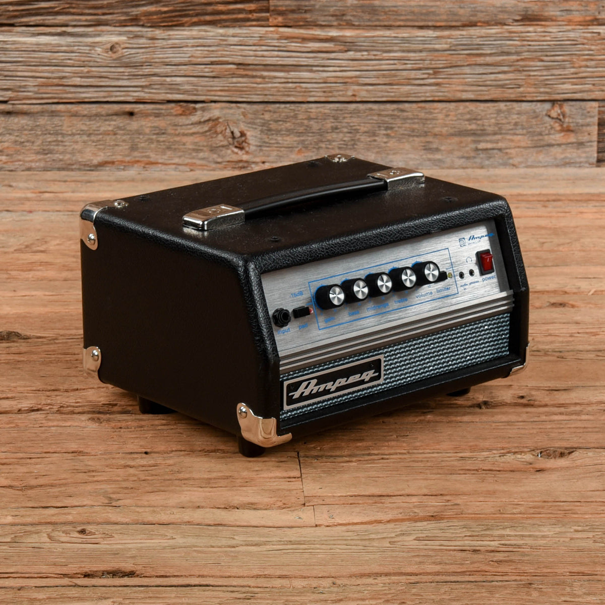 Ampeg Micro VR 200-Watt Compact Solid State Bass Amp Head