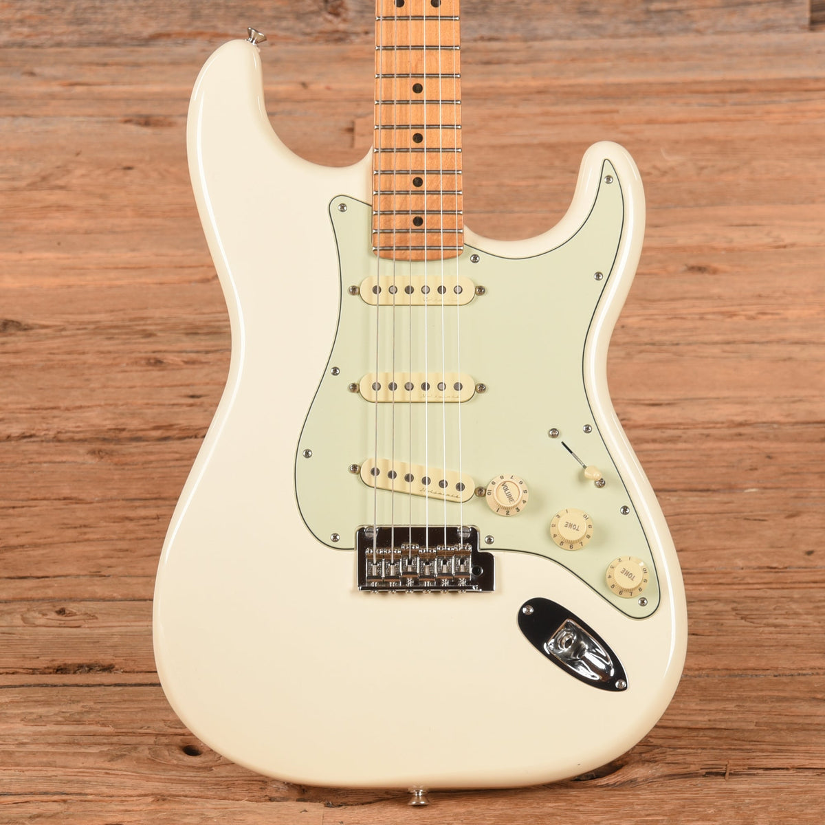 Fender Deluxe Roadhouse Stratocaster Vintage White 2018